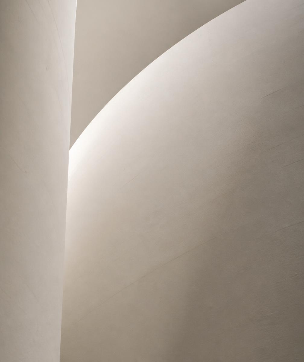 Détail architectural minimaliste aux tons neutres